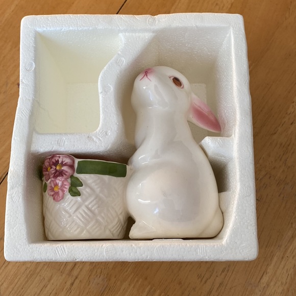 Vintage hand painted bunny ceramic candle holder. Avon - Picture 3 of 5